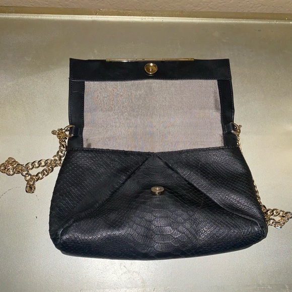 Pour La Victoire black pebble leather crossbody purse - Picture 7 of 9